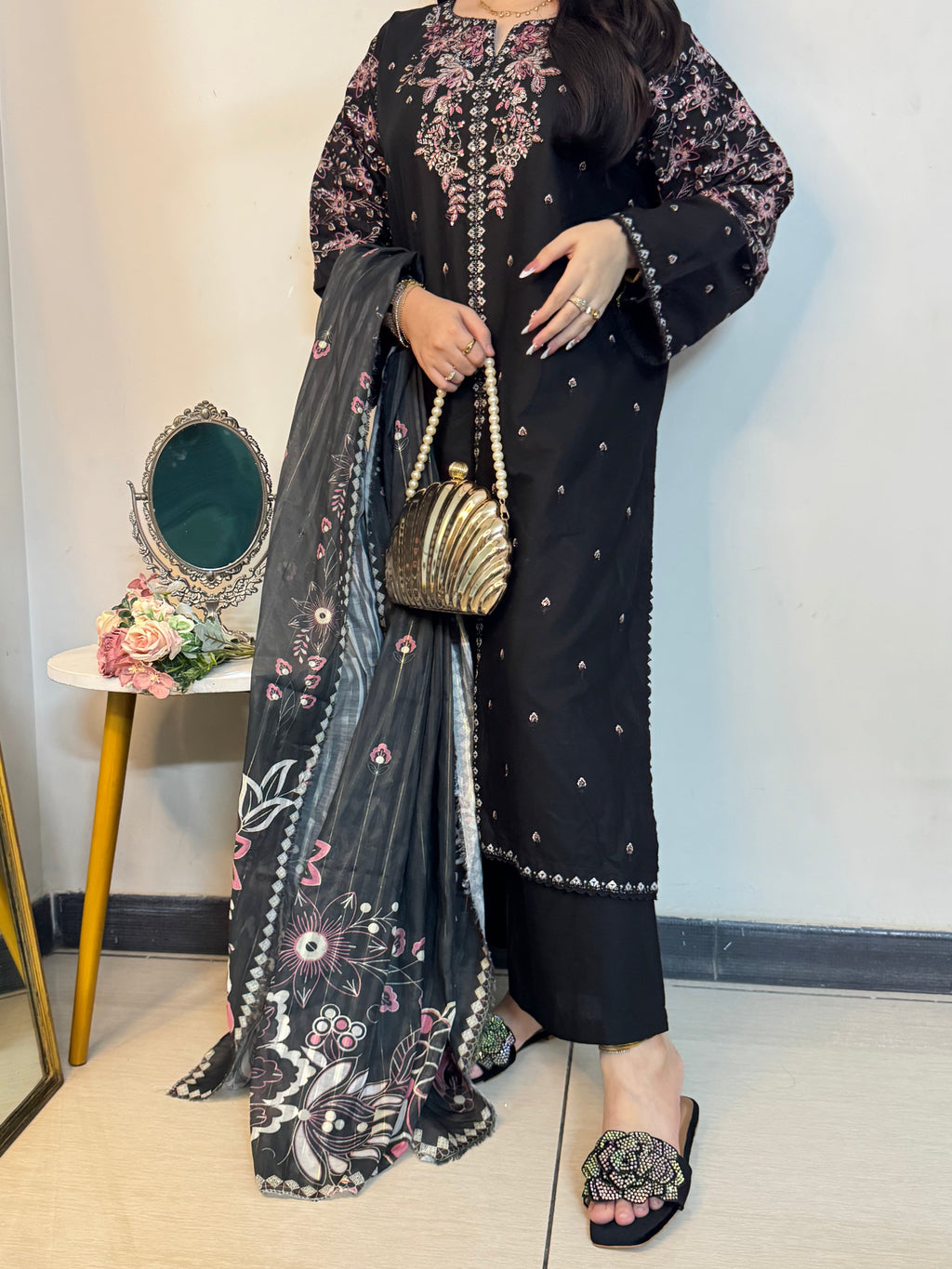 ZARNISH BLACK EMB