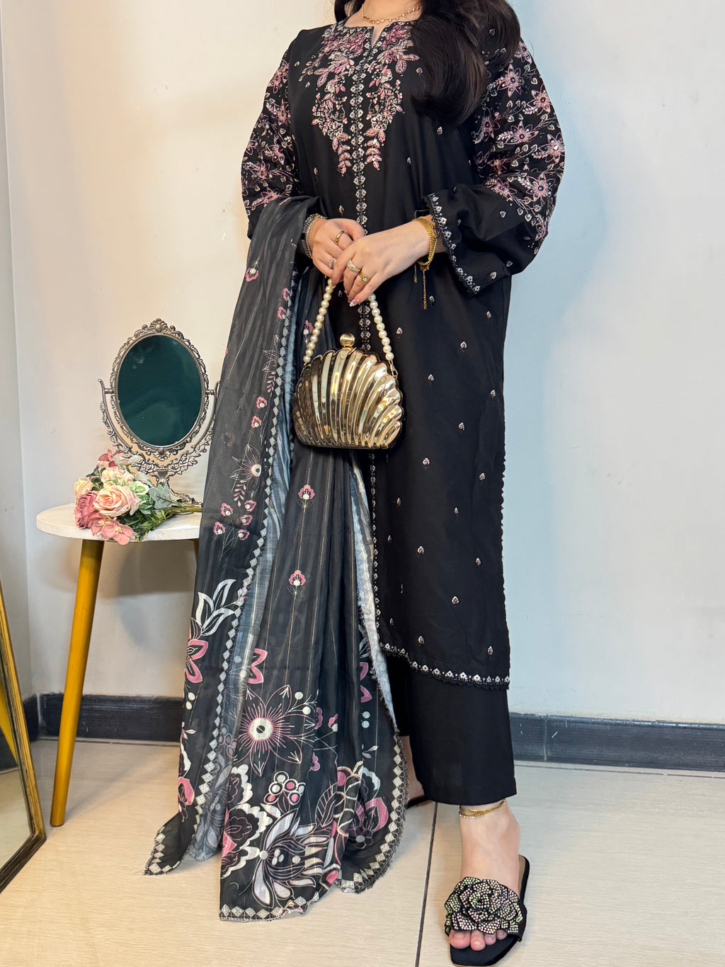 ZARNISH BLACK EMB