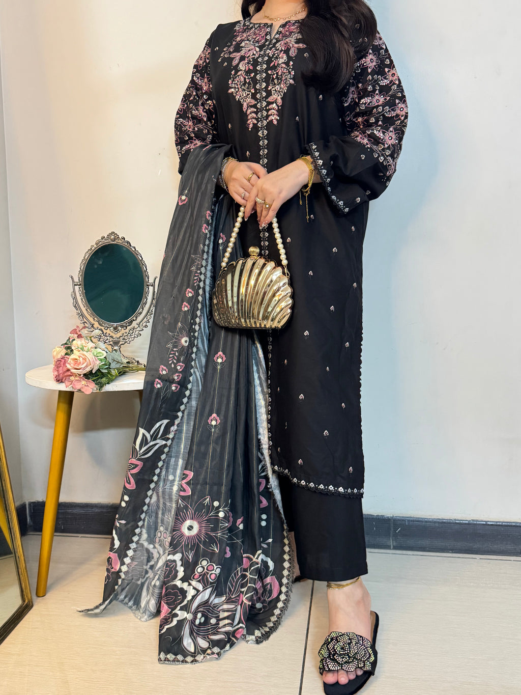 ZARNISH BLACK EMB