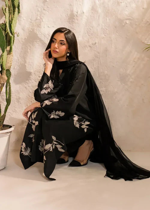 BLACK PETALS 03 -VIRRORA