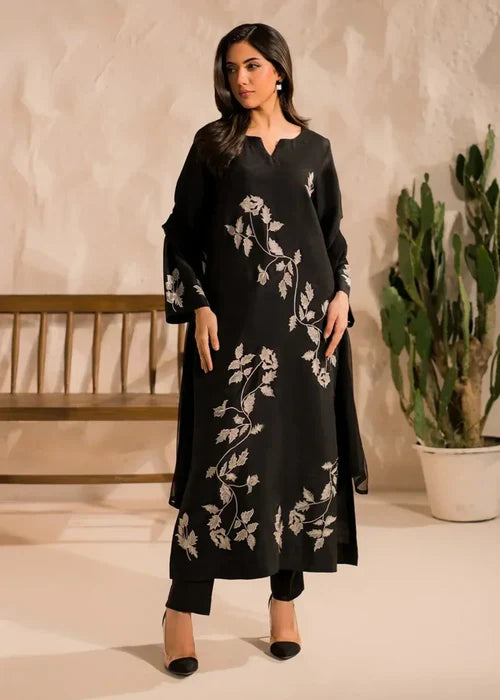 BLACK PETALS 03 -VIRRORA